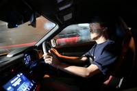 「スカイライン400R」と同じ405PSの3リッターV6ツインターボはすばらしい。低回転域でもターボは効き、回せば回すほどパワーが湧き出す。スポーツモードでアクセルを踏み込めば心地よいサウンドが車内に響き、脳内麻薬がドバドバ出る。（写真＝池之平昌信）