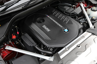 最高出力360ps、最大トルク500Nmを発生する、3リッター直6ターボエンジンを搭載。8段ATを組み合わせる。