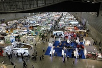 会場を歩き回りました