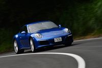 3リッターターボエンジンを搭載した「911カレラ」（MT仕様）の動力性能は、0-100km/hが4.6秒、最高速が295km/hと公表されている。