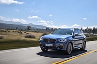 続いては新型「X3」の“トップパフォーマー”である「M40i」をテストドライブ。360psと500Nmを発生する3リッター直6ガソリンターボエンジンを搭載している。