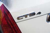 日本で販売されている「CTSセダン」はすべて4WD車。悪天候のもとではとにかく頼りになる。