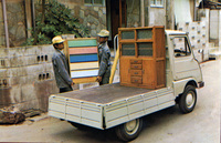 「ホープスターOV-2型」の高床三方開き式は、完全にフラットな荷台を実現した軽トラだった。ただし上級のトラックのような板張りの荷台は旧世代という雰囲気である。