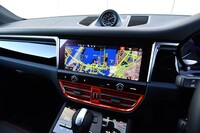 センターにはワイドなタッチ式ディスプレイが配置される。画面のサイズは10.9インチ。