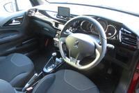 筆者の愛車「DS3」のインテリア。シートがメッシュ素材で通気性がいい。