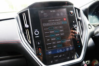 「STI Sport」系のグレードに備わる「ドライブモードセレクト」の操作画面。走行モードは「Comfort」「Normal」「Sport」「Sport+」「Individual」の5種類で、モードに応じてダンパーの減衰特性も切り替わる。