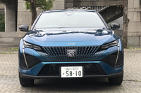 「プジョー408」は、2022年6月に登場したスタイリッシュな4ドアクロスオーバークーペ。日本では2023年7月に発売された。今回試乗した「408 GTハイブリッド ファーストエディション」の車両本体価格は669万円。