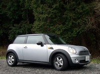 サイドウィンドウの天地が狭くなった新型MINI。クール度が増した!?