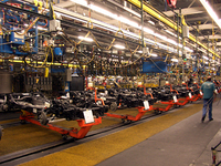 次々と流れていくプラットフォーム。