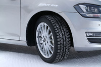 タイヤサイズは225/45R17。