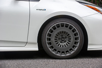 
	「TRDサスペンションセット」を装備すると、FF車では前が25mm、後ろが10mm、4WD車では前が30ｍｍ、後ろが15mm、車高がダウンする。
	