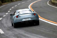 ワインディングを駆け上がる「エヴォーラ」。0-100km/h加速に要する時間は約5秒と伝えられる。