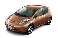 新色の「シャイニーブロンズ」。「リーフ」には、全12種類のボディーカラーがラインナップされる。