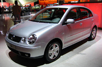 【写真上】：5代目となる新型「ゴルフ」【写真下】：「ポロ」のセダン版「ポロ・サルーン」