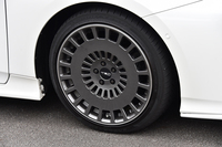 「TRD TF8」と名付けられたアルミホイール。往年のラリー車に見られたデザインを意識しているという。