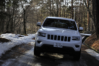 ジープ・グランドチェロキー ラレード
    