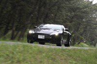 シリーズ究極のパフォーマンスをうたう、「V12ヴァンテージ」。0-100km/hの加速タイムは、4.2秒。