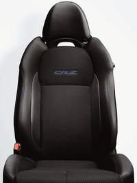 「CR−Z」のロゴ刺しゅうとブルーのステッチが入れられる、専用カラーコンビシート。

