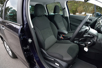 「C3エクスクルーシブ」のシートは、ダイナミカとファブリックのコンビネーション。