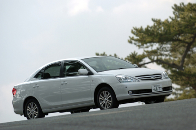 【スペック】全長×全幅×全高＝4565×1695×1470mm／ホイールベース＝2700mm／車重＝1250kg／駆動方式＝FF／2リッター直4DOHC 16バルブ（155ps/6000rpm、19.6kgm/4000rpm）／価格＝218万4000円（テスト車＝263万2350円）