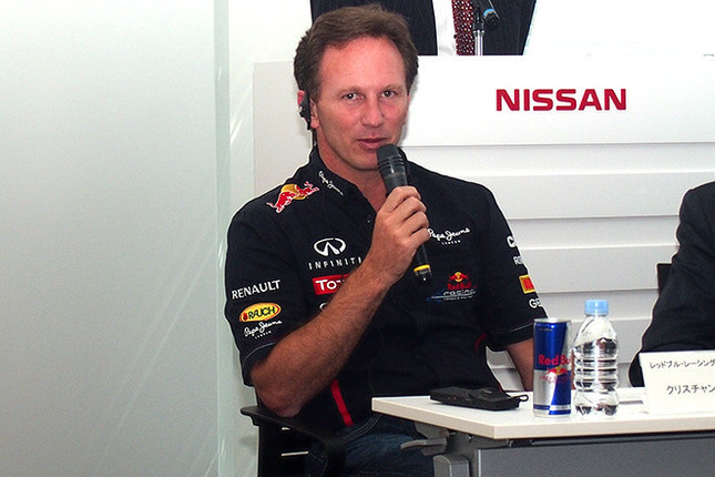 会見するレッドブル・レーシングのクリスチャン・ホーナー代表。