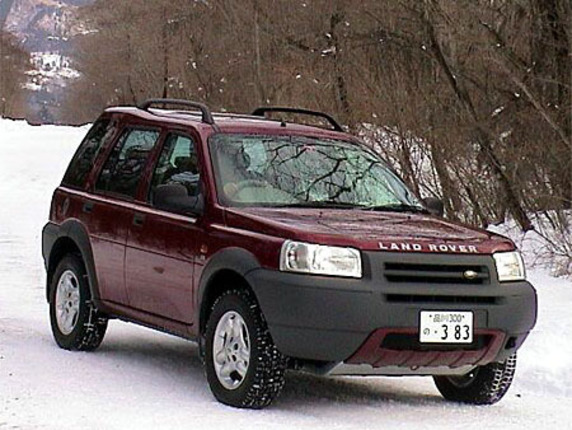 【スペック】全長×全幅×全高＝4390×1810×1770mm/ホイールベース＝2555mm/車重＝1580kg/駆動方式＝4WD/2.5リッターV6DOHC24バルブ(177ps/6250rpm、24.5kgm/4000rpm)/車両本体価格＝335.0万円(テスト車＝同じ) 