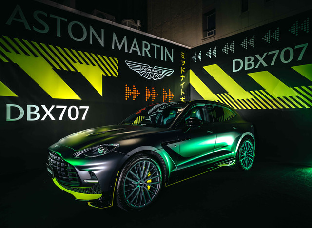 希少品！Aston Martin 金属製看板 アストンマーティンDBX707ミッドナイト ポディウムエディション