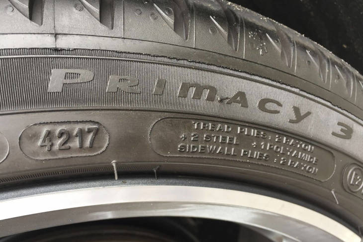 「ミシュラン・プライマシー3」のランフラットタイヤ。