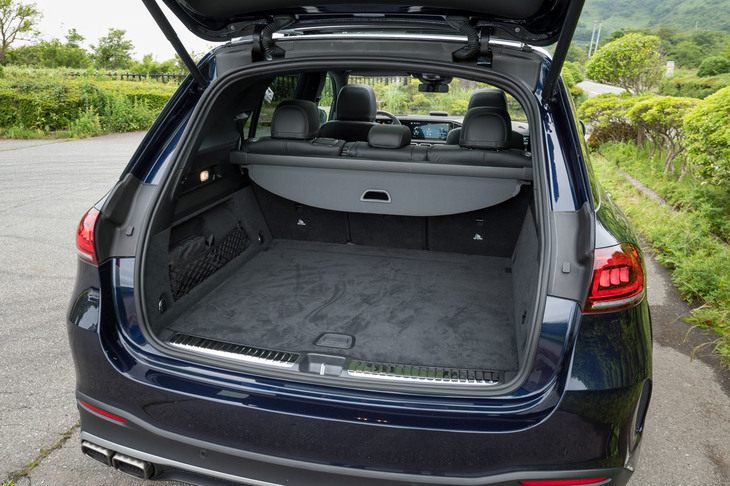 630リッターの容量を持つ「GLE63 S」のラゲッジスペース（VDA計測値）。日本仕様のGLEは3列7人乗りが標準だが、同車だけは2列5人乗りとなる。