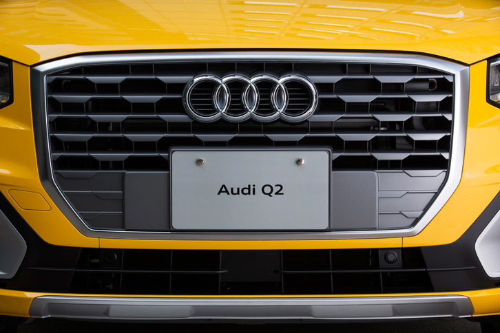 アウディQ2（フロントグリル）