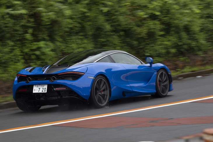 【マクラーレン720Sのスペック】
	ボディーサイズ：全長×全幅×全高＝4545×1930×1195mm／ホイールベース：2670mm／車重：1430kg／駆動方式：MR／エンジン：4リッターV8 DOHC 32バルブ ツインターボ／トランスミッション：7段AT／最高出力：720PS（537kW）/7500rpm／最大トルク：770N・m（78.5kgf・m）/5500rpm／タイヤ：（前）225/35ZR19 88Y／（後）285/35ZR20 104Y（ピレリPゼロ コルサ）／燃費：12.2リッター/100km（約8.2km/リッター 欧州複合モード）／価格：3445万9537円
	【取材時の燃費データ】
	テスト距離：197.4km（市街地1：高速道路7：山岳路2）／使用燃料：34.1リッター（ハイオクガソリン）／参考燃費：5.7km/リッター（満タン法）