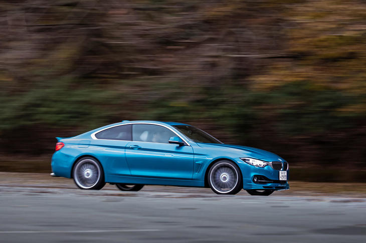 「BMWアルピナB4 Sビターボ」は0-100km/h加速4.2秒、0-200km/h加速13.6秒というパフォーマンスを持つ。