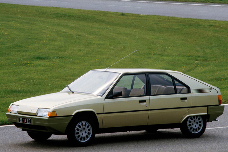 1982年に登場した、ミドルクラスの5ドアセダン「シトロエンBX」。ガンディーニの手になるデザインは、それまでのシトロエンとは一線を画す未来的で直線基調のものだった。