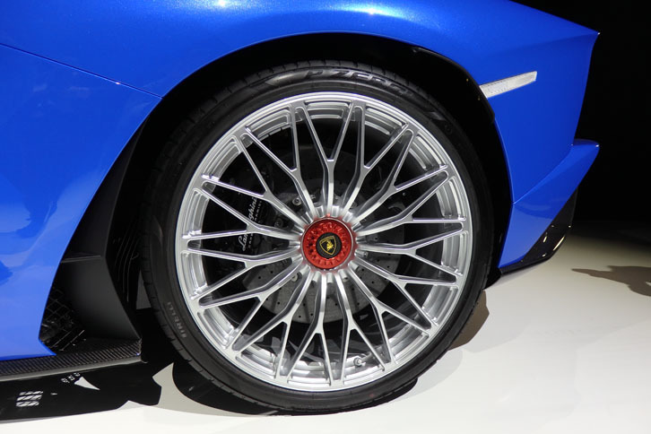 ランボルギーニ・アヴェンタドールS（リアタイヤ）