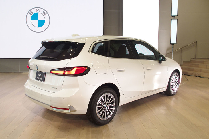 218iアクティブツアラー エクスクルーシブ（リアビュー）