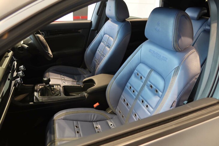 カスタマイズされるシート表皮も、どこか懐かしい。