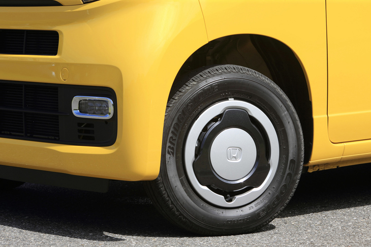 試乗車のタイヤサイズは145/80R12。ブリヂストンの「エコピアR680」を装着していた。