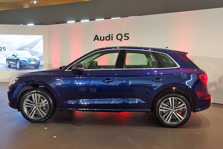 先代に比べ、全長は20mm、ホイールベースは15mm延長。車重は約60kg軽く仕上がっている。