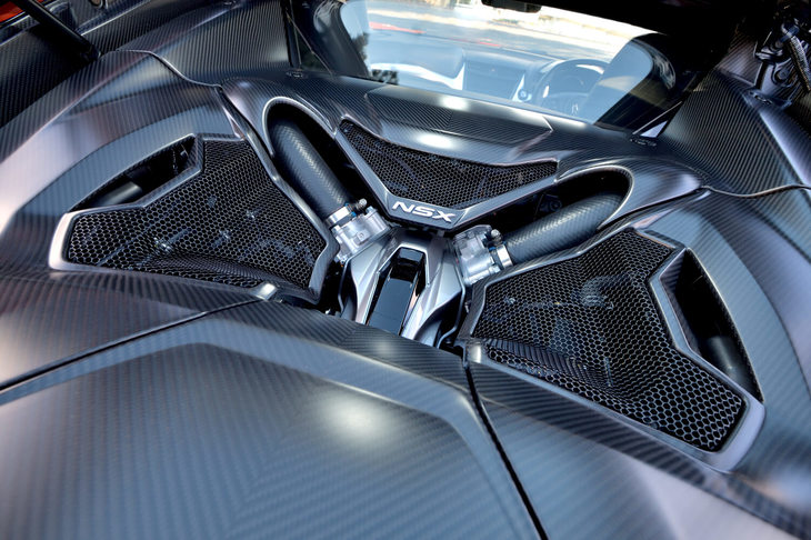 3.5リッターV6ツインターボエンジンやフロント2基、リア1基のモーターのスペックなどは従来通り。システム合計で最高出力581ps、最大トルク646Nmを発生する。