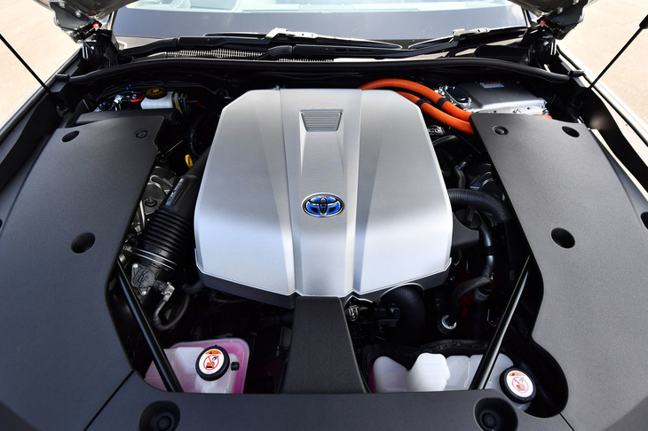 ハイブリッドユニットは、3.5リッターV6エンジンベース（写真）と2.5リッター直4エンジンベースの2種類がラインナップされる。