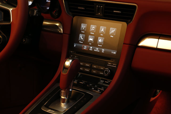 ポルシェ911カレラSカブリオレ（7AT）