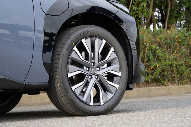 「ET-HS」にオプションで用意される20インチのタイヤ＆ホイールセット。見栄えはいいのだが、装着すると電力消費率が121Wh/kmから135Wh/kmに悪化。一充電走行距離も687kmから622kmに低下する。（いずれもWLTCモード）