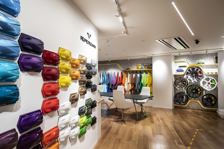 「THE LOUNGE TOKYO」の地下1階に設けられたランボルギーニの個人オーダープログラム「アドペルソナム」の専用スタジオ。