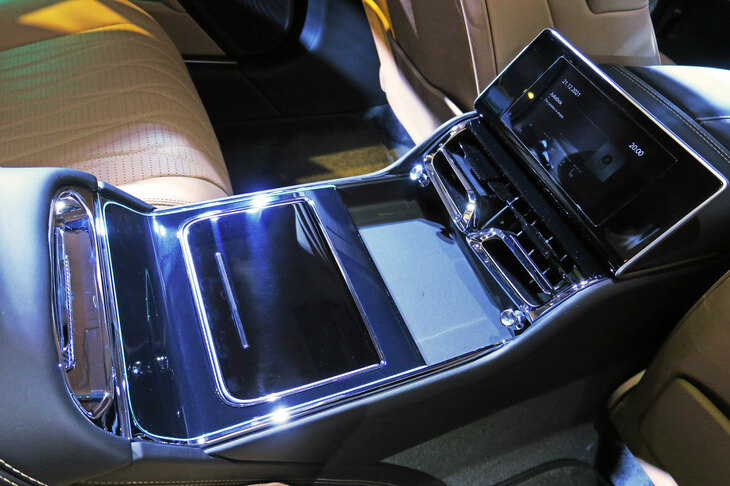 ベントレー・フライングスパー ハイブリッド（リアセンターコンソール）