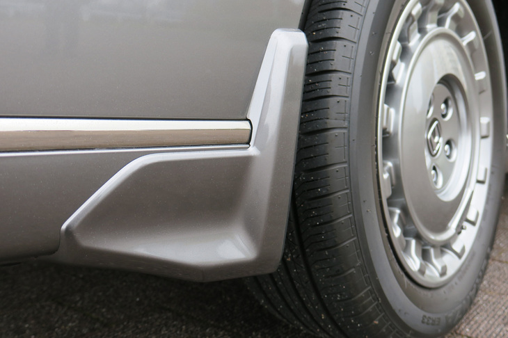 ホンダ・ステップワゴンe：HEVスパーダ ホンダアクセス用品装着車（マッドガード）