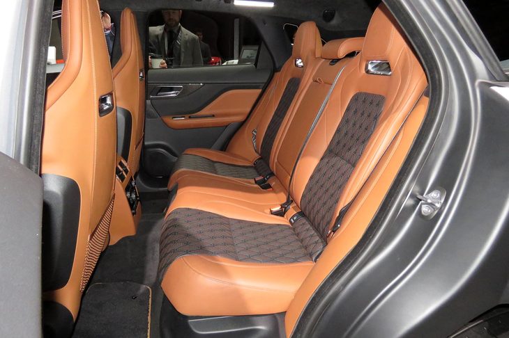 ジャガーFペースSVR