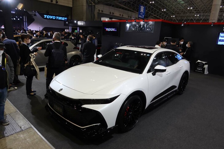 東京オートサロン2023のトムスブースの様子。