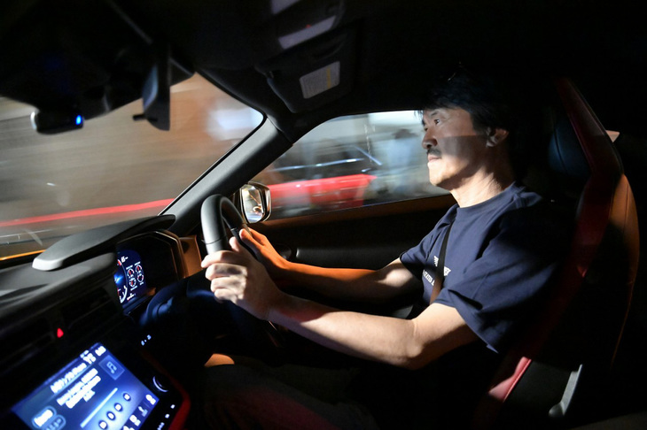 「スカイライン400R」と同じ405PSの3リッターV6ツインターボはすばらしい。低回転域でもターボは効き、回せば回すほどパワーが湧き出す。スポーツモードでアクセルを踏み込めば心地よいサウンドが車内に響き、脳内麻薬がドバドバ出る。（写真＝池之平昌信）