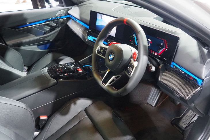 BMW M5 M xDriveツーリング（2026年BMW＆MINI Racing先導モデル）