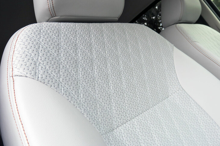 三菱eKクロスEV P（シート表皮）